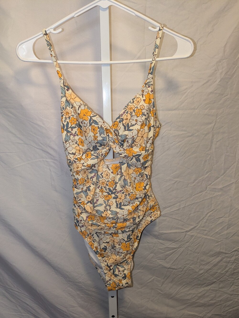 NWT Cupshe Yellow Ditsy Floral Wrapped Cutout One-Piece Swimsuit - Size Small